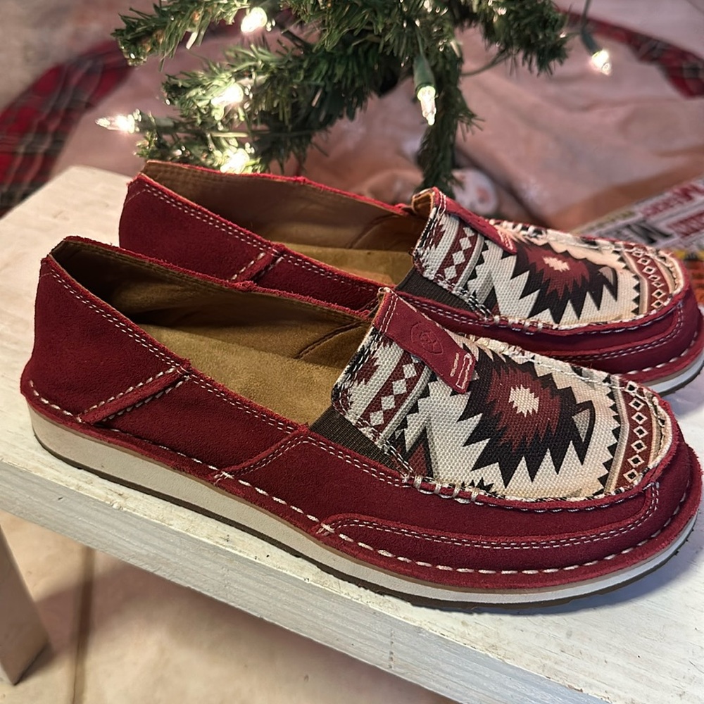 Ariat slip on shoes - size 8 women’s Aztec print - Maroon
